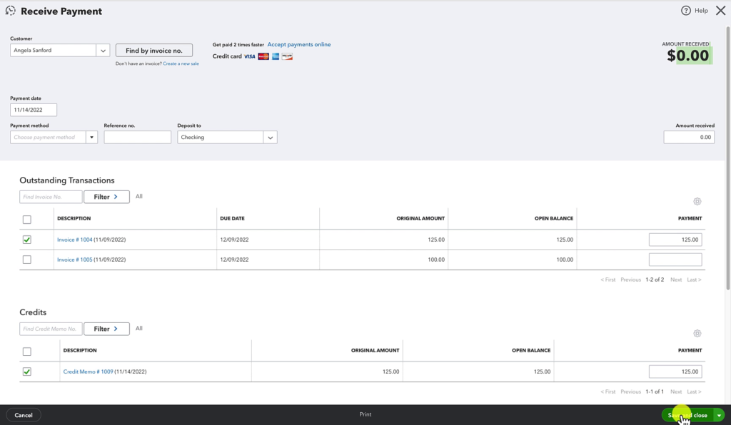 Applying a credit memo to an invoice in the Receive Payment screen in QuickBooks Online.